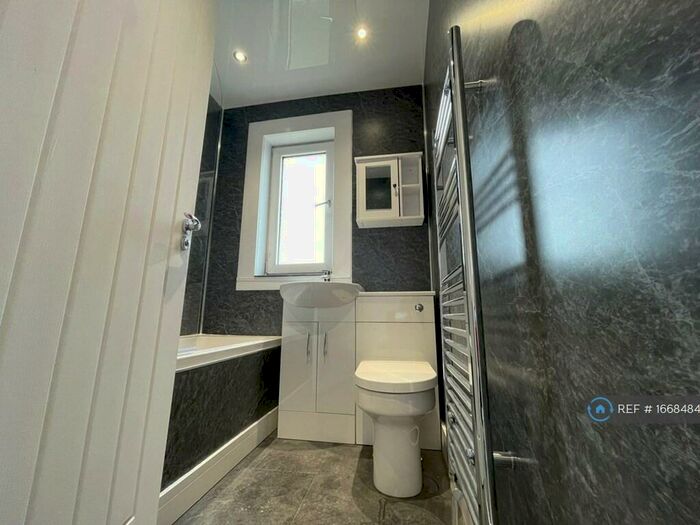 2 Bedroom Flat To Rent In Mansfield Avenue, Sauchie, Alloa, FK10