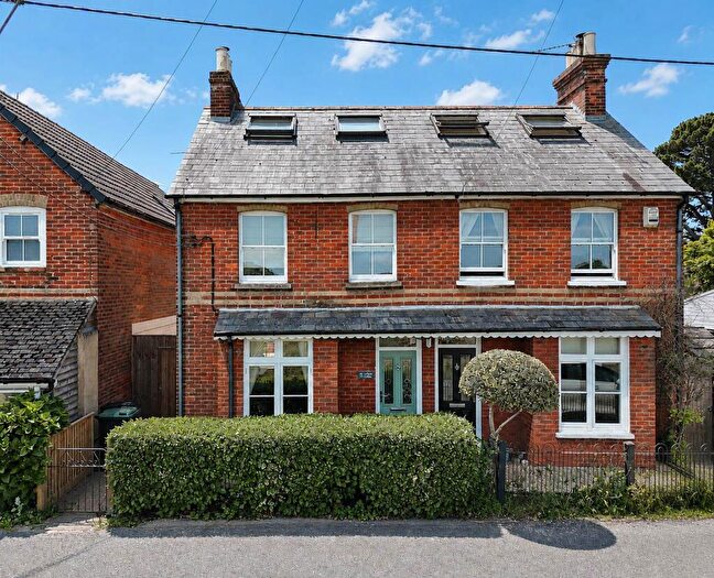 4 Bedroom Semi-Detached House For Sale In Wainsford Road, Pennington, Lymington, SO41