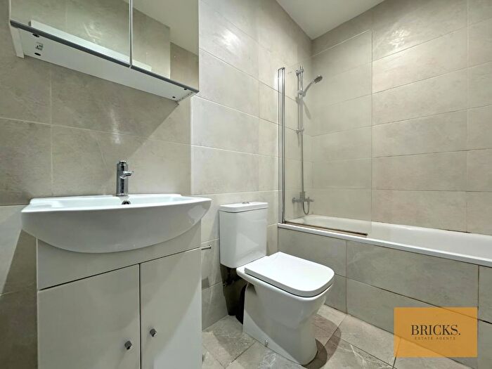 1 Bedroom Flat To Rent In Key Point, High Street, Potters Bar, EN6