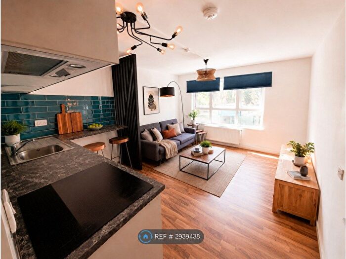 2 Bedroom Flat To Rent In Alton Street, London, E14