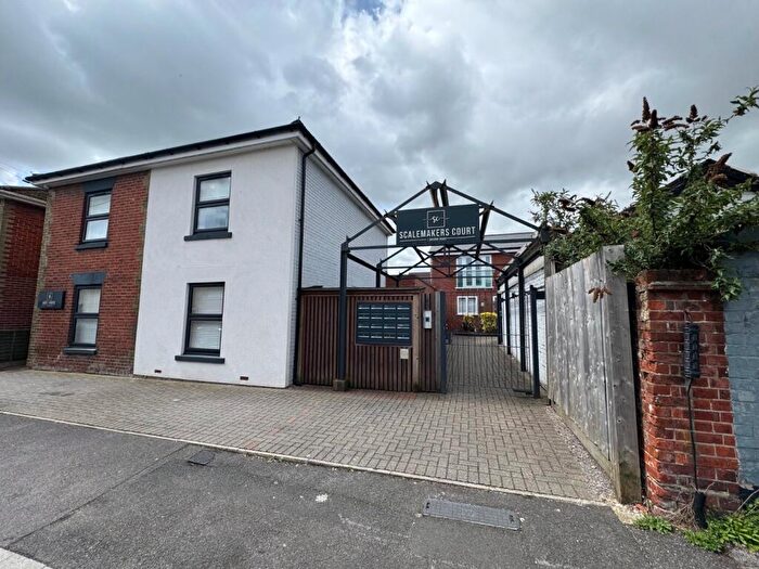 2 Bedroom Flat To Rent In Bourne Road, Southampton, Hampshire, SO15