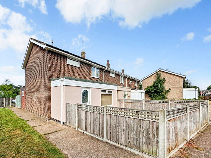 3 Bedroom Semi-Detached House For Sale In Darwin Walk, Dereham, NR19