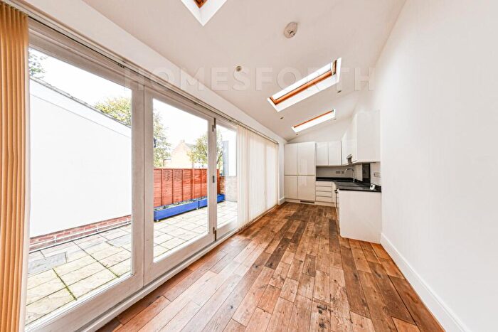 2 Bedroom Flat To Rent In Brondesbury Road, Queen's Park, NW6