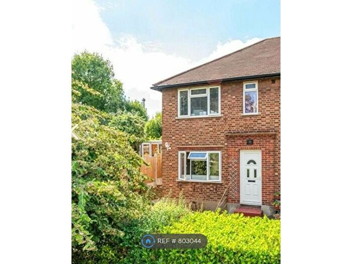 2 Bedroom Flat To Rent In St Barnabas Road, Woodford Green, IG8