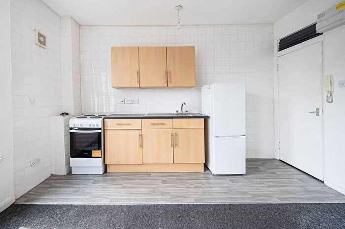 Studio To Rent In St Marks Rise, Dalston, London, E8