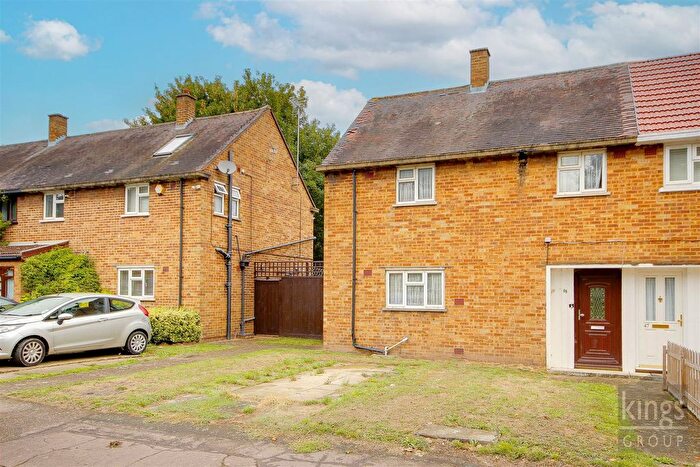 3 Bedroom End Of Terrace House For Sale In Severn Drive, Enfield, EN1