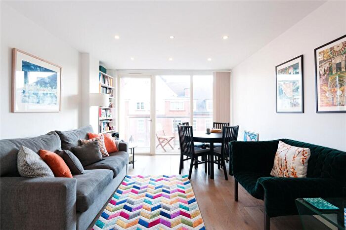 1 Bedroom Apartment To Rent In Central Street, London, EC1V