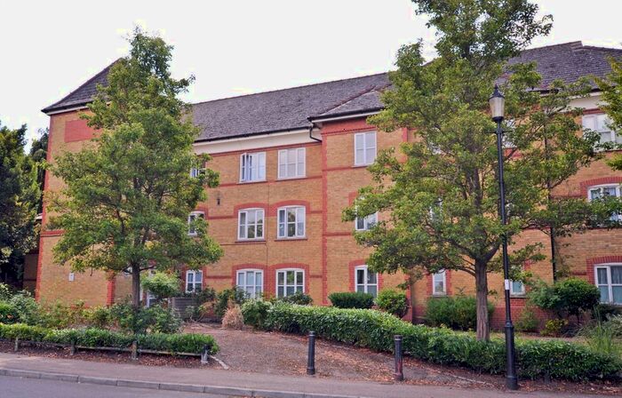 1 Bedroom Flat To Rent In Pennington Drive, Winchmore Hill, London, N21