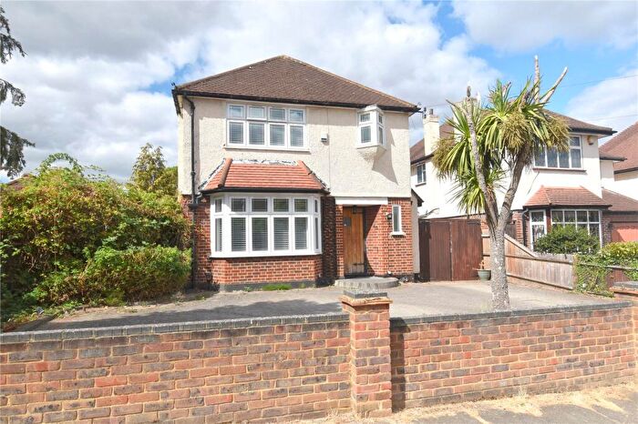 3 Bedroom Detached House For Sale In Avondale Avenue, Old Malden, Worcester Park, KT4