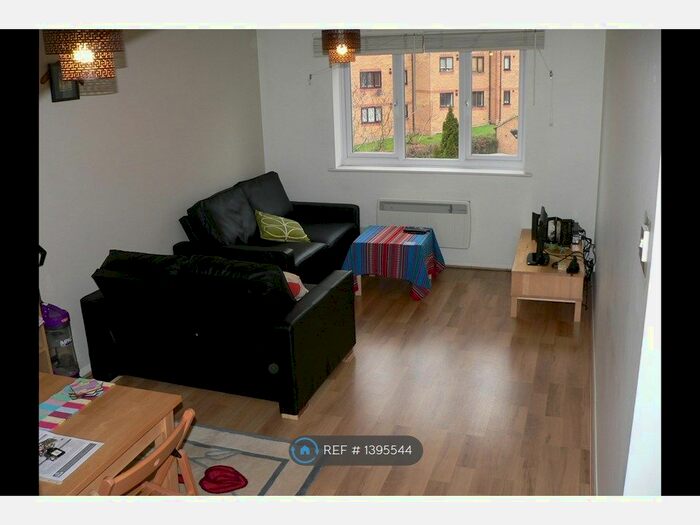 1 Bedroom Flat To Rent In Armoury Road, London, SE8