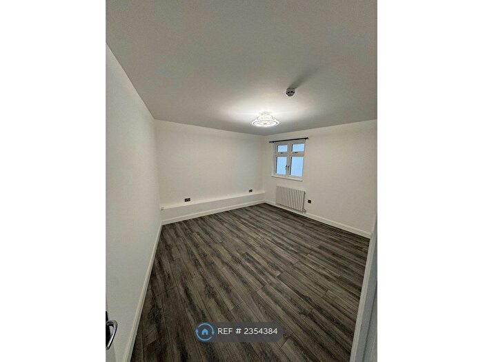 1 Bedroom Flat To Rent In London Road, Morden, SM4