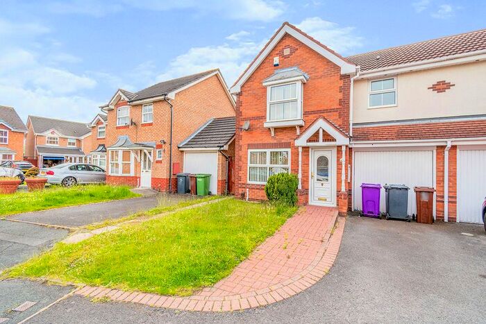 3 Bedroom Semi-Detached House To Rent In Foxglove Close, Wednesfield, Wolverhampton, West Midlands, WV11