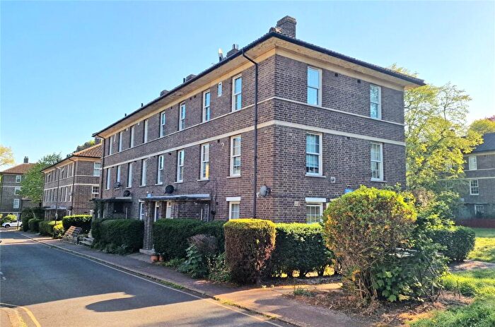 2 Bedroom Maisonette For Sale In Ryculff Square, Blackheath, London, SE3