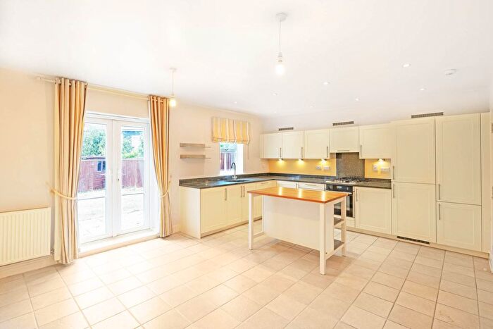 4 Bedroom End Of Terrace House To Rent In Heatherlea Grove, Worcester Park, KT4