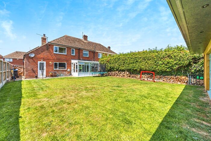 3 Bedroom Semi-Detached House For Sale In Staple Road, Wingham, Canterbury, CT3