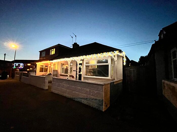 2 Bedroom Bungalow For Sale In Leconfield Road, Lancing, West Sussex, BN15