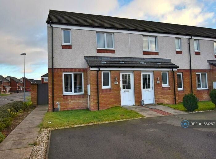 3 Bedroom End Of Terrace House To Rent In Flax Way, Greenock, PA15