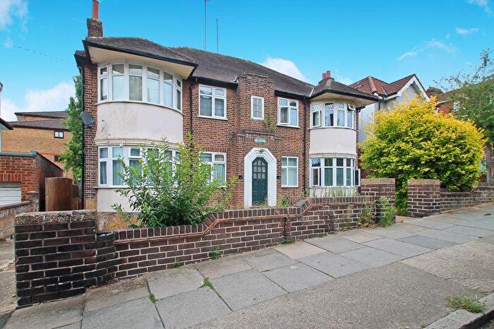 2 Bedroom Maisonette For Sale In Cavendish Avenue, Harrow, HA1