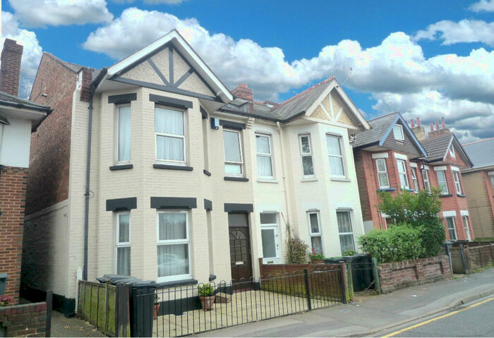 2 Bedroom Flat To Rent In St. Clements Road, Bournemouth, Dorset, BH1