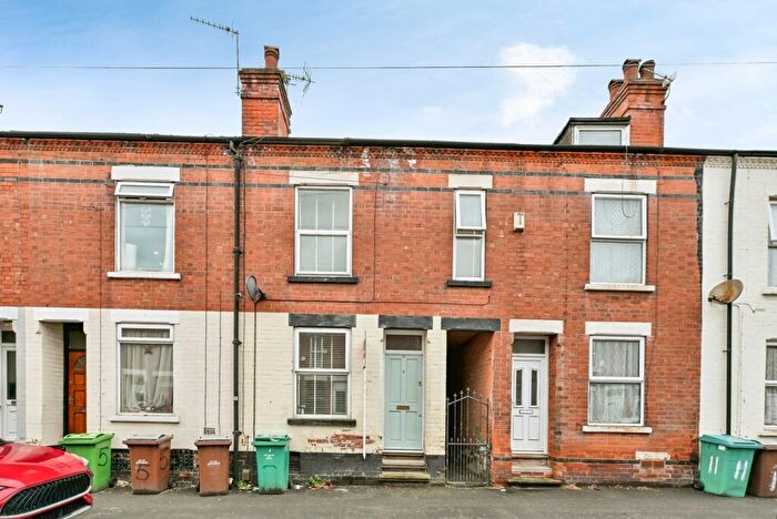 3 Bedroom Terraced House For Sale In Lyndhurst Road, Nottingham, Nottinghamshire, NG2