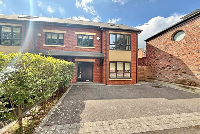 4 Bedroom Semi-Detached House To Rent In Moseley Road, Fallowfield, Manchester, M14