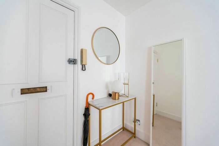 1 Bedroom Flat To Rent In Portobello Road, Notting Hill, London, W11