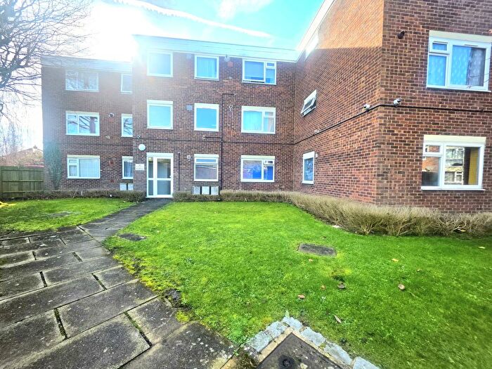 2 Bedroom Flat For Sale In College Avenue, Harrow Weald, HA3