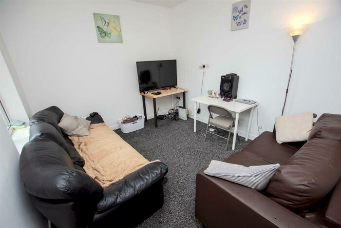 5 Bedroom House To Rent In Pershore Road, Selly Park, Birmingham, B29