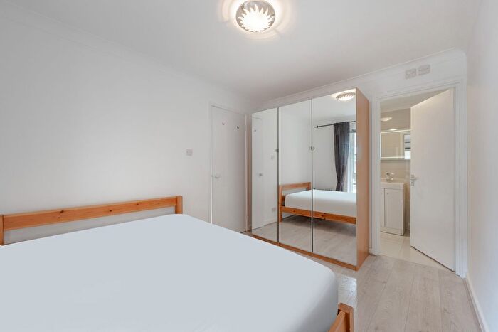 1 Bedroom Flat To Rent In Lewis Road, Richmond, TW10