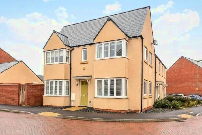 3 Bedroom End Of Terrace House To Rent In Songthrush Road, Banbury, OX15