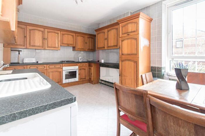 3 Bedroom Apartment To Rent In Swan Road, London, SE16