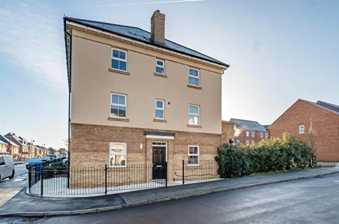 4 Bedroom Town House For Sale In Albuhera Road, Wellesley, Aldershot, GU11