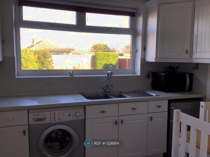 2 Bedroom Bungalow To Rent In Chevin Drive, Filey, YO14