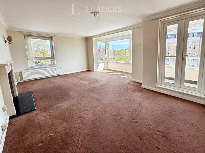 2 Bedroom Apartment For Sale In Lingfield Court, Blount Road, Portsmouth, PO1