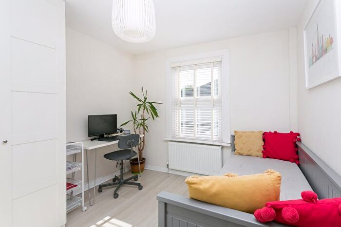 3 Bedroom Terraced House For Sale In Brighton Road, South Croydon, CR2