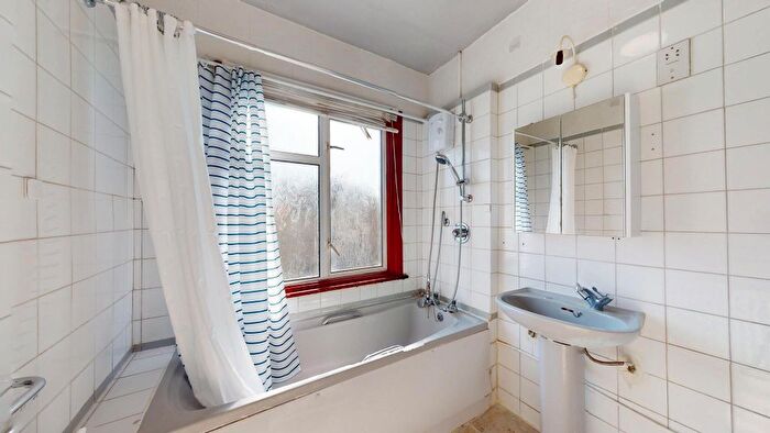 3 Bedroom Semi-Detached House To Rent In Gladstone Park Gardens, London, NW2