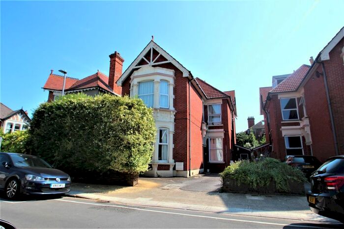 1 Bedroom Flat To Rent In Nettlecombe Avenue, Southsea, PO4