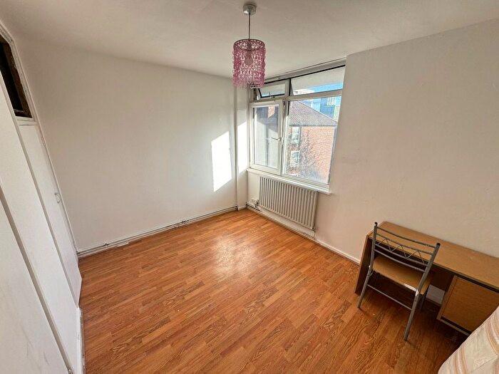 2 Bedroom Flat To Rent In Bow Road, London, E3