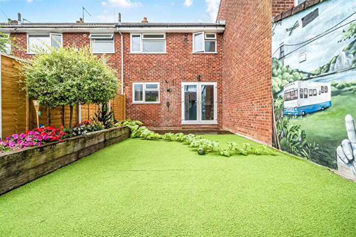 3 Bedroom Terraced House For Sale In Chiltern Close, Warmley, Bristol, BS30