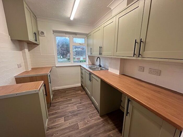 2 Bedroom Flat To Rent In Hillcrest, Great Chart, Ashford, TN23