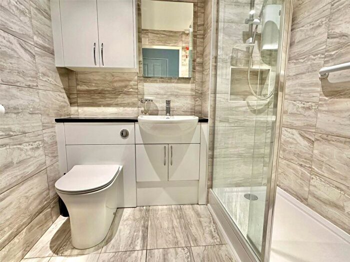 1 Bedroom Apartment For Sale In Shingle Bank Drive, Milford On Sea, Lymington, Hampshire, SO41