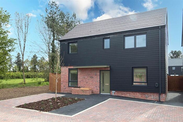 3 Bedroom Semi-Detached House To Rent In Free Rent On Nd Month - Shenley Wood, Milton Keynes, MK5