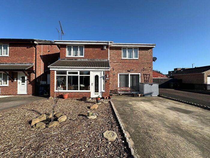 3 Bedroom Link Detached House For Sale In Brackley, Washington, Tyne And Wear, NE37