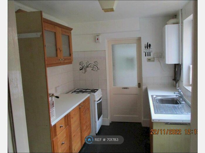 3 Bedroom Semi-Detached House To Rent In Cromwell Road, Rushden, NN10