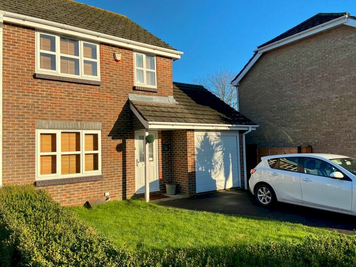 3 Bedroom End Of Terrace House To Rent In Barney Evans Crescent, Cowplain, Waterlooville PO8