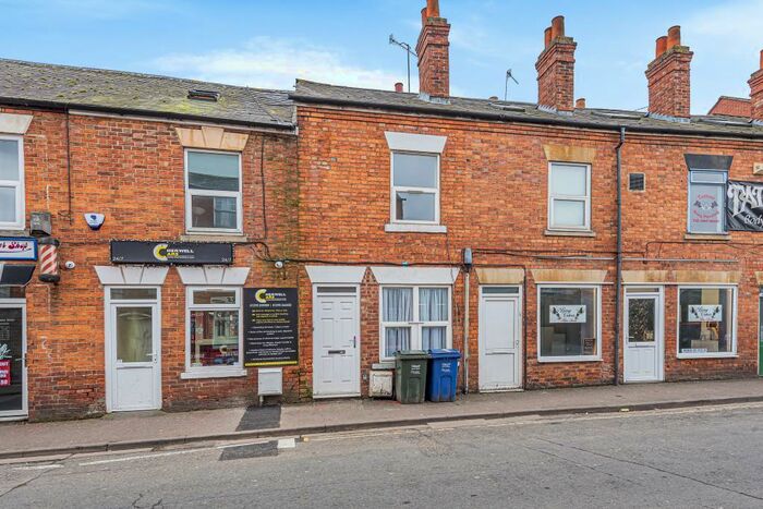 3 Bedroom Terraced House To Rent In George Street, Banbury, OX16