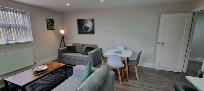 3 Bedroom Flat To Rent In Russell Road, Shepperton, TW17