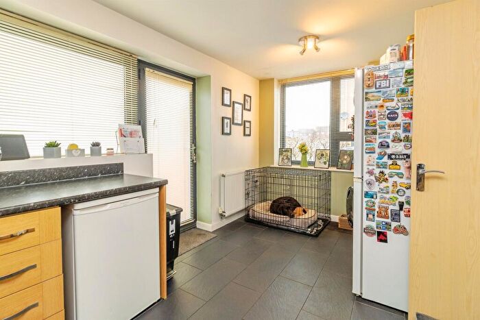 3 Bedroom End Of Terrace House For Sale In Loughborough Drive, Broughton, Milton Keynes, MK10