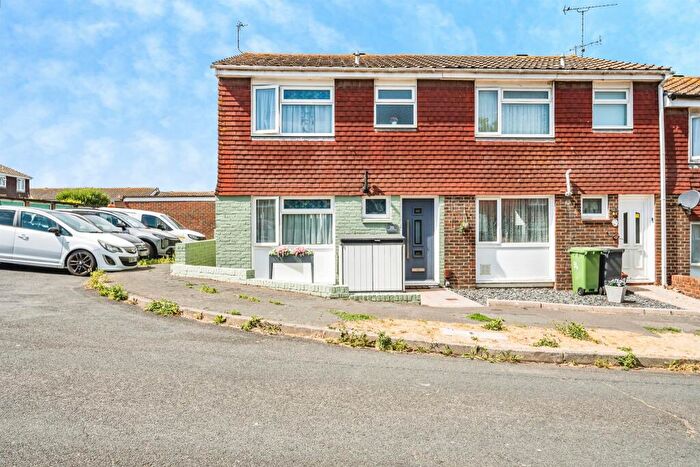2 Bedroom End Of Terrace House For Sale In Hawkhurst Close, Eastbourne, BN23