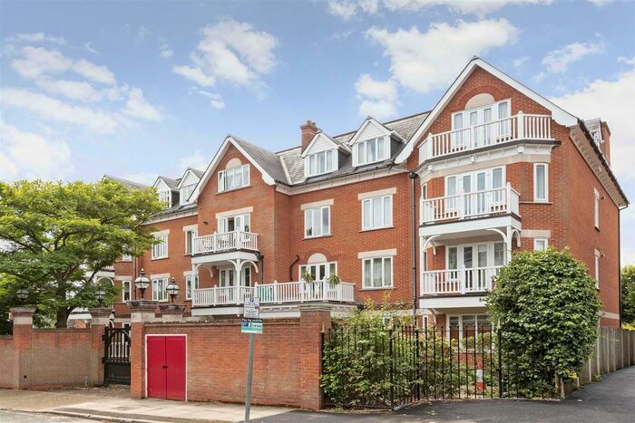 2 Bedroom Flat To Rent In Darlaston Road, London, SW19